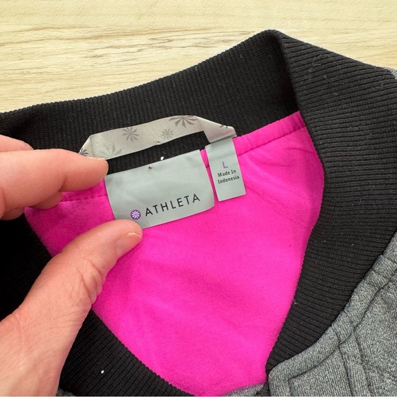 Athleta Gray Bomber Infusion Quilted Jacket Sz Lg like New - Picture 4 of 6